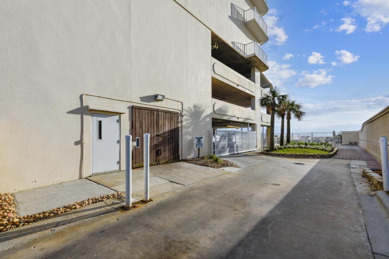 Twin Palms 1604 By Book That